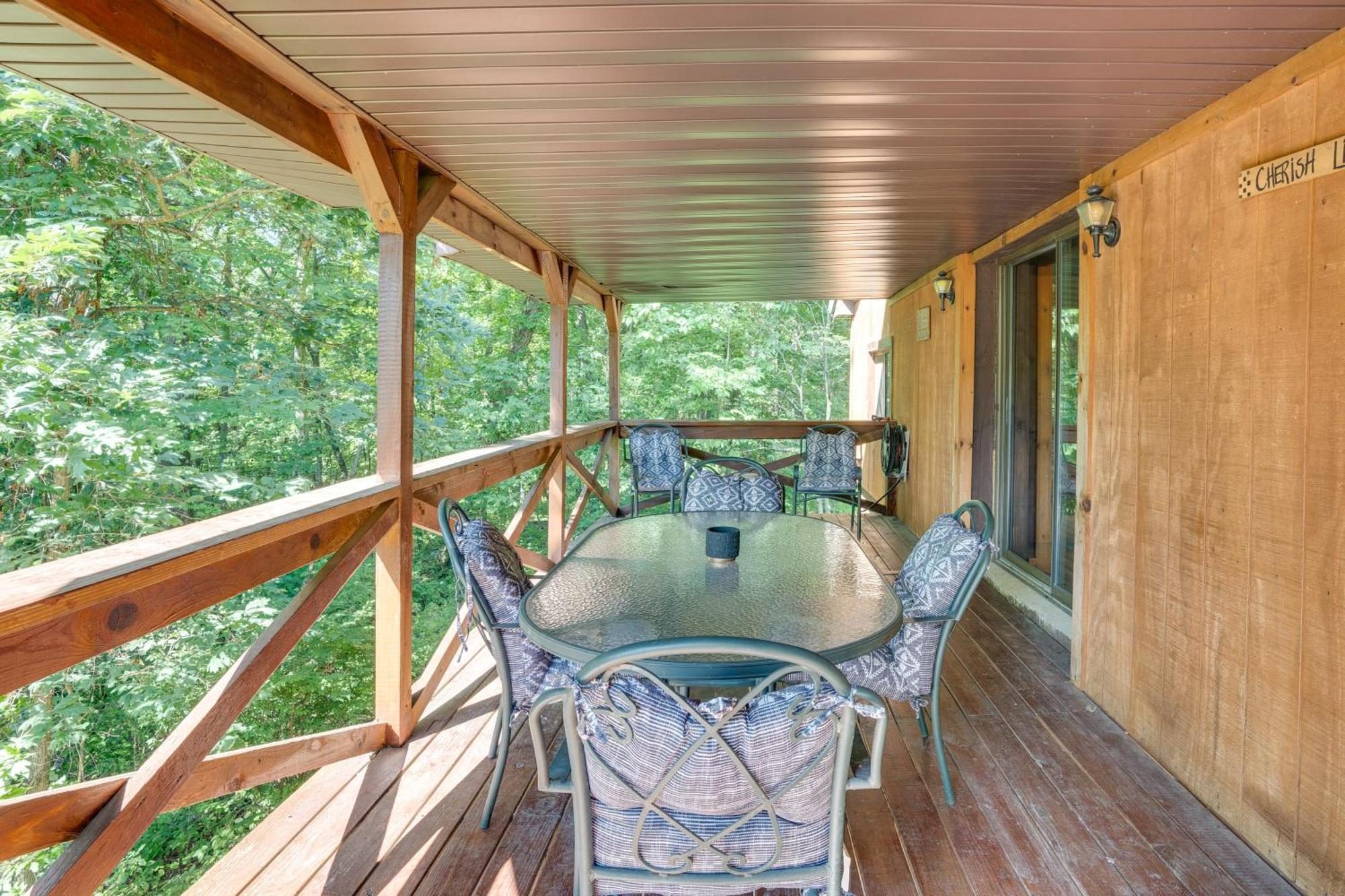 French Lick Getaway With Deck, Grill And Fire Pit! Villa Kültér fotó